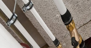 Замена труб водоснабжения в квартире: цена от 2091 руб. - СантехДомЧхв